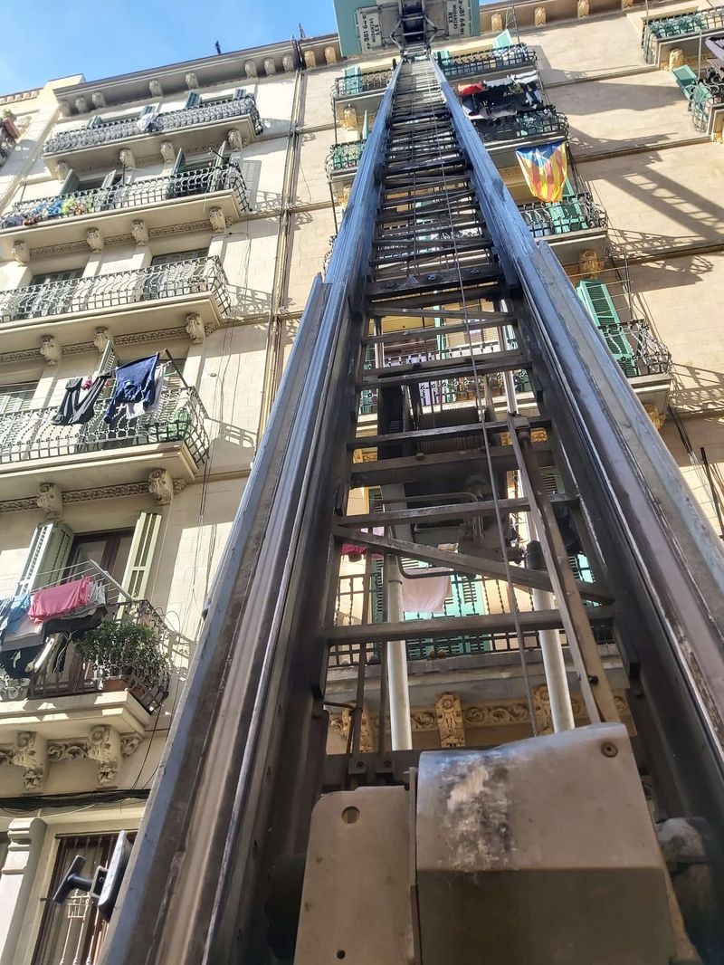 Elevador edificio moderno
