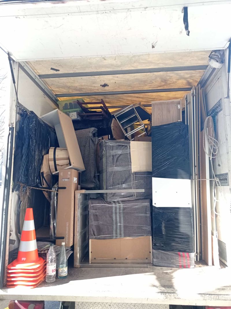 Cami&oacute;n cargado con cajas